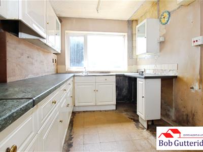 FITTED KITCHEN